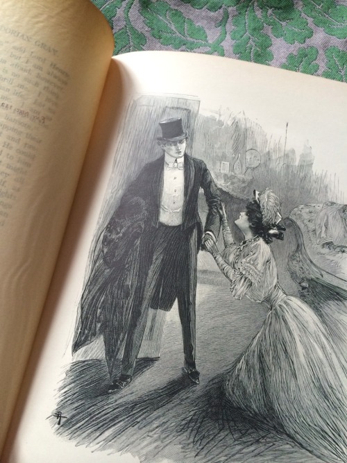 221booksinthetardis: My mum gave me this gorgeous first illustrated edition of “The Picture of