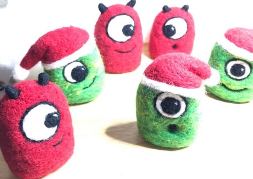 I needed a break from elves and snowmen today so I needle felted some silly alien ornaments #needlef