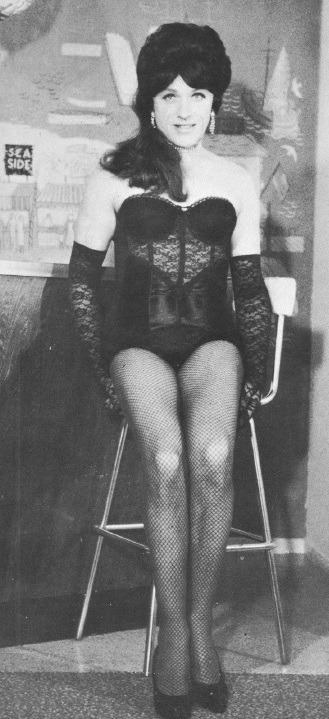 vintagetg:  Vintage Tgirl - fb fan page (here), tumblr (here) 
