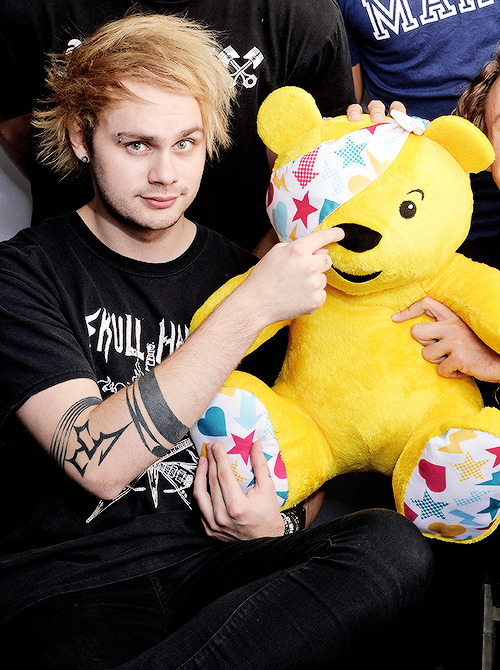 michaelcliffordgifs:BBC’s Children In Need