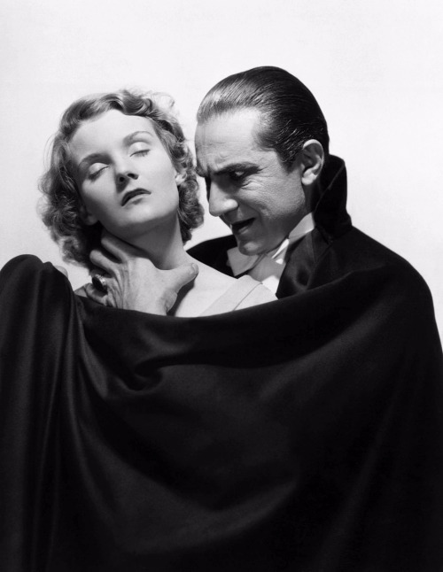 Helen Chandler and Bela Lugosi in a publicity photo for Dracula (Tod Browning, 1931)