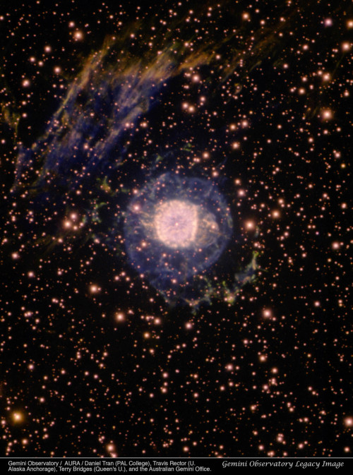 universe&ndash;stuff:The Glowing Eye Nebula, NGC 6571This is a planetary nebula, a structure made fr