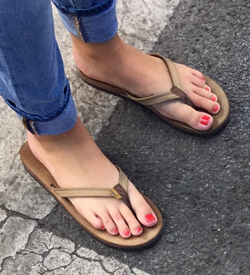 nycityfeet: Now this pair of feet looks absolutely delicious