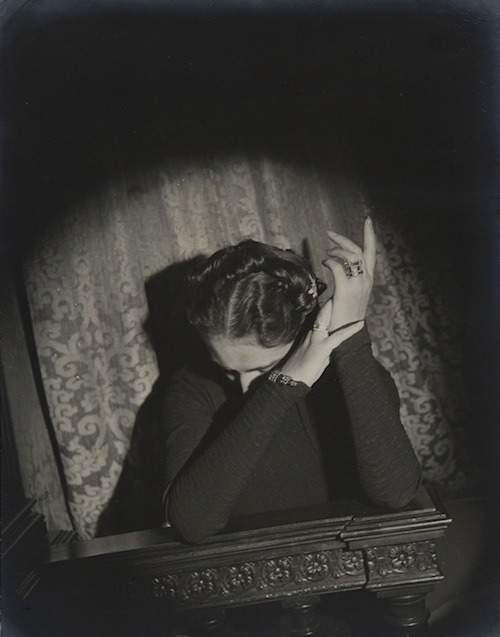 latenebreuse:Eda Urbani. Woman at Confessional, 1937.