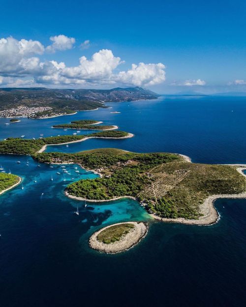 Fly in the direction of your dreams #VisitHvar  . Paklinski islands by: @alex_aender ・・・ Best island