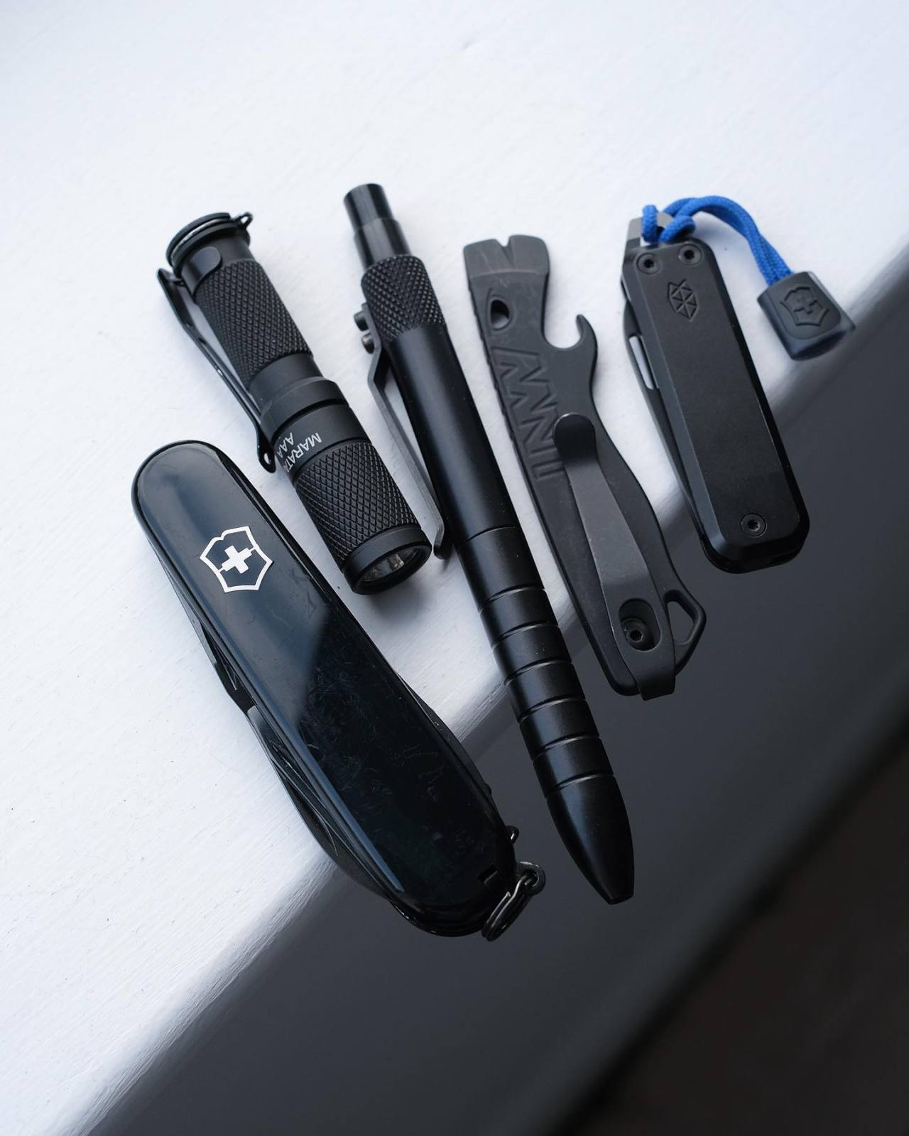 Sunday blackout.
.
.
#victorinoxspartan #victorinox #victorinoxswissarmy #victorinoxlimitededition #karaspenco #sakallday #penknife #edcgear #edcpocketdump #geardump #pocketdump #edccarry #maratacaaa #edccommunity #sak4edc #edcgeardump...