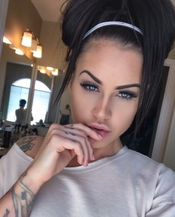 selfysgalore:  I think I’m in love