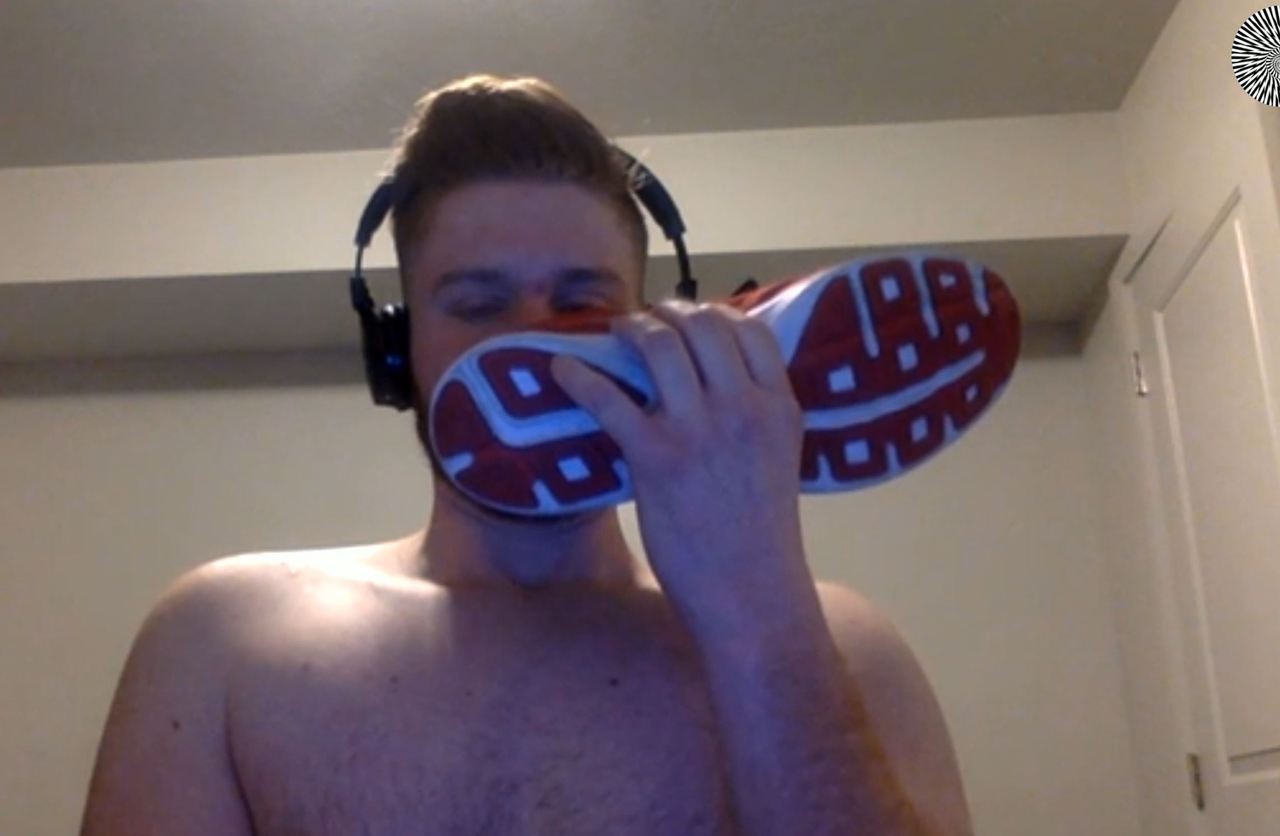 bottommaster00: sleep-hypno:   Part 3 Hypnotised: Bodybuilder, Shoe-phone and shoe
