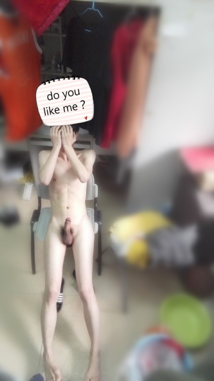ohehede: still in my dormitory~please repost and let other people see my naked body，it’s really exci