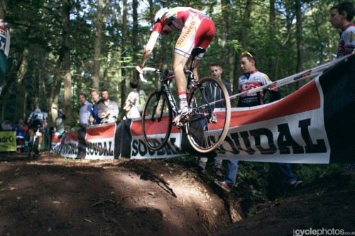 cyclocrosshotties:  Epic bunny hop Kevin Pauwels at Neerpelt Photo credit: Balint Hamvas | cyclephot