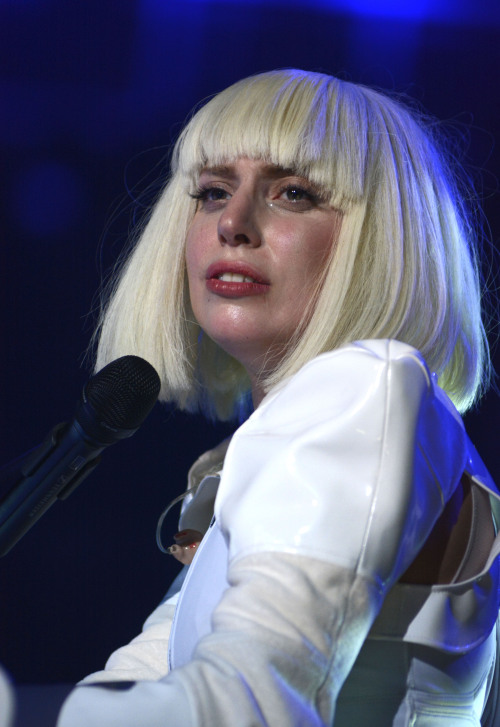 ourgirlladygaga:  Gaga at artRave HQ 