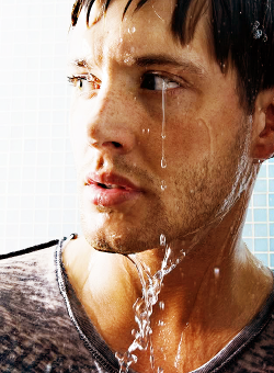 cocopines:  favourite photos of jensen ackles : 16/∞ 