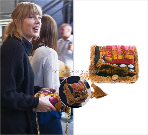 Taylor Swift's Ladylike Way of Holding a Purse, Taylor Swift Bag -  valleyresorts.co.uk