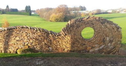 jedavu:    Bricklayer Transforms Stone into Hypnotically Detailed Sculptures    Johnny Clasper’s hypnotic free-form stonework is a swirling spectacle that garners its fair share of attention, and rightly so. The stonemason’s passion for his craft