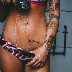 s-uiiciide:  inked girls - http://s-uiiciide.tumblr.comfollow