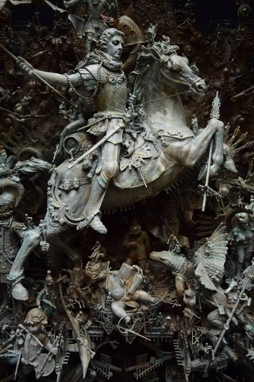 rhubarbes:Kris Kuksi ArtMore Sculptures here.