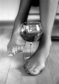 La gelosia ubriaca più del vino.