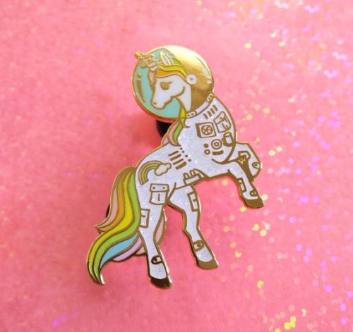 Unicorn Pin //Compoco