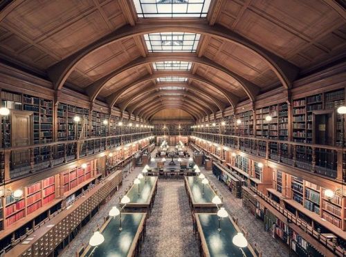 The reading room of the Paris City Hall Library – Bibliothèque de l’Hôtel de Ville.Photo by Thibaud 