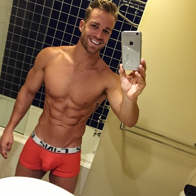 mystraightfriend:  Mystraightfriend.tumblr.com