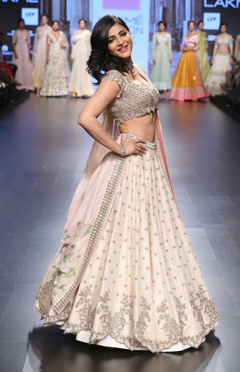 Shruti Haasan for Anushree Reddy at Lakme Fashion Week 2016 (India)