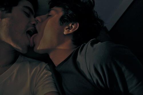 http://gaypixel.tumblr.com/post/55871273757