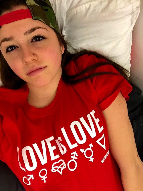 ragingandreckless:The face of someone with no Valentine lol