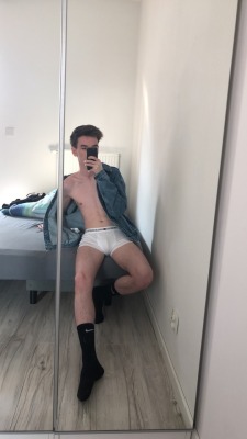 bokumx:  need someone who takes pics of me, my posts are so boring in the same pose