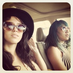 Babes in the wind. #sundaydrive #fucktraffic