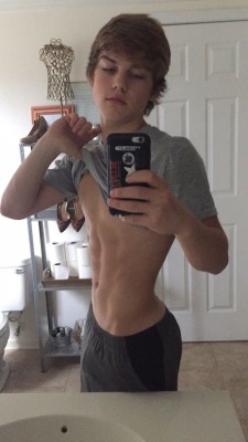 cuteguyscollectionblog:  Hot | Shirtless | Abs | Guy