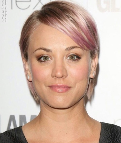 jadorekaley:Kaley Cuoco, working the pink highlights! ☘️☘️