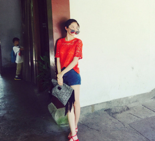 qinqin19961105: 上次出去玩～ 不喜欢张嘴啦～ #想要微信的小哥哥看以往的贴子有二维码哦～大家积极转发呢，抽一名有惊喜