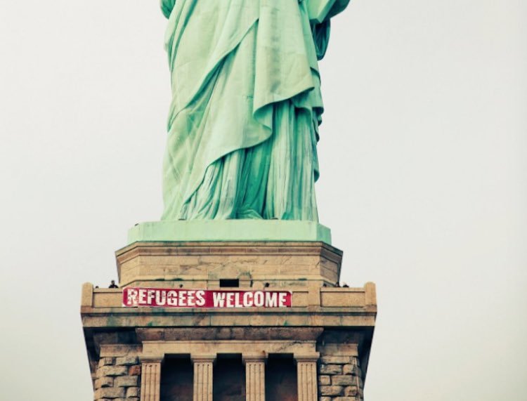 gogomrbrown:  A giant ‘Refugees Welcome’ sign was unfurled on the Statue of Liberty