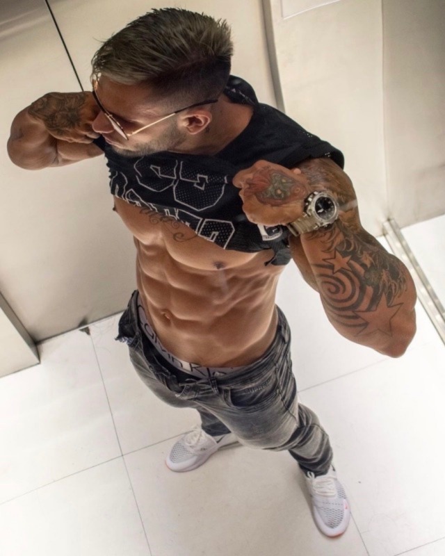 aestheticalphas-2:musclecorps:Dominate or
