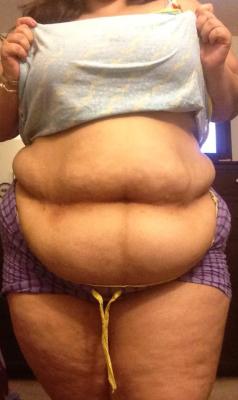 bbwbellylover:  lovethechub:  Bellyyyy! :D  this could make me cum RIGHT NOW! 
