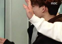 v-dyo:  poor kyungsoo got teased for his all black fashion 