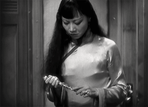 roseydoux:Shanghai Express (1932)