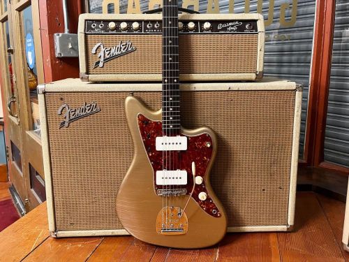 Golden age Fender gold. 1962 (slab board) Jazzmaster with a Shoreline Gold body-only refinish courte