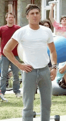 mynewplaidpants:  Zac Efron is bulging all over the new trailer for Neighbors - see it and a bunch of caps over at the blog!