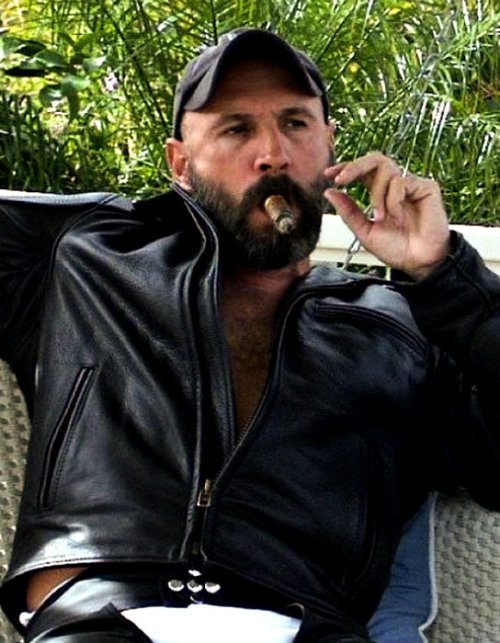 leatherhostage:  leatherhostage