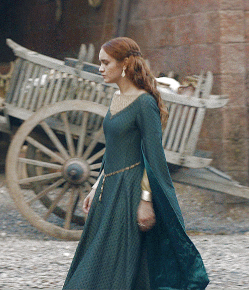 Alicent Hightower's Green Dress With Gold In House Of The Dragon Season 2