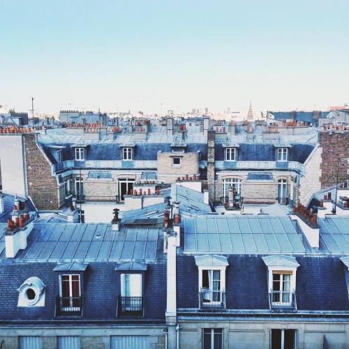 joyceinparis:Good morning Paris! Don’t think I’ll ever tire of this view#rooftops #paris(à Paris, Fr
