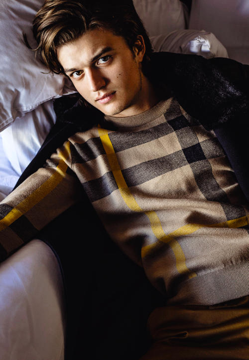 mancandykings:Joe Keery by Sharon Renee 