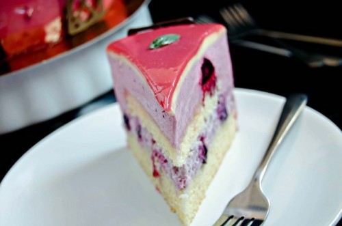 D-ne looks like berry souffle cake~requested by anon