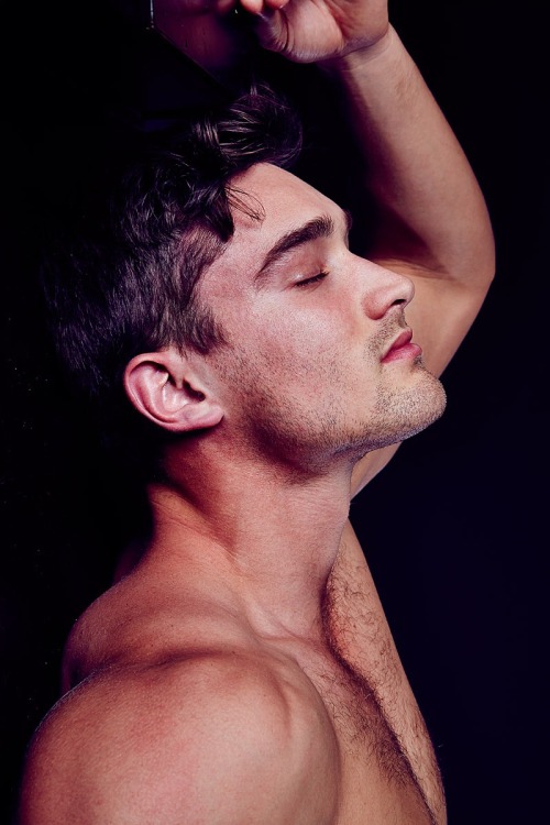 takemetobedandlosemeforever:  Sean Sanders