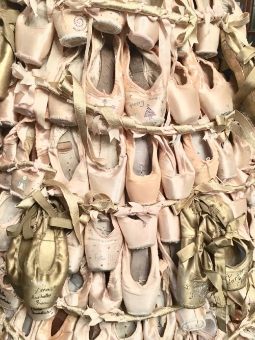 sweetness-en-pointe:A Christmas tree made of ballet shoes at the London Coliseum