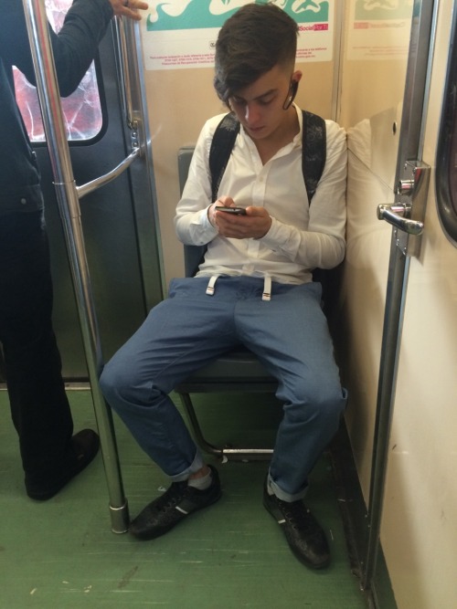 adqnadamas: Las cosas tan rikas que nos encontramos en el metro de la CDMX