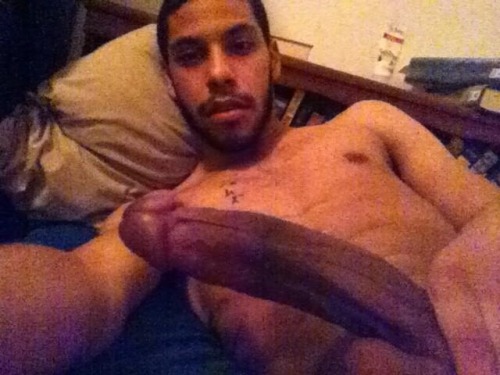 theblackclarkkent:  #OOMF From Twitter ! #TheBottomWhisperer!