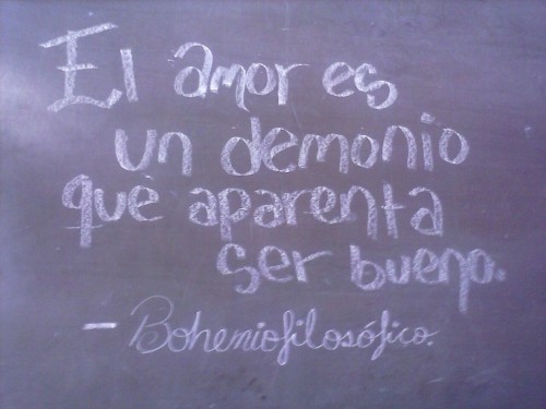 bohemiofilosofico:  «El amor es un demonio que aparenta ser bueno.» 