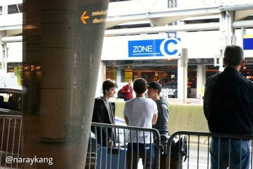 tomhollandnews:Tom with Harry and Sam at the Montreal airport today. (x)